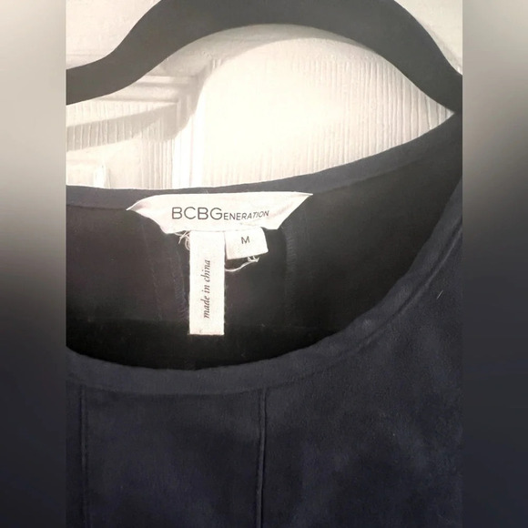 BCBG Generation Womens Faux Suede Top Blouse Blue Size Medium Shirt Short Sleeve - Picture 2 of 5